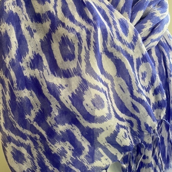 Anthropologie Purple White Ikat Print Fringe Scarf Bohemian Whimsical - Picture 10 of 15